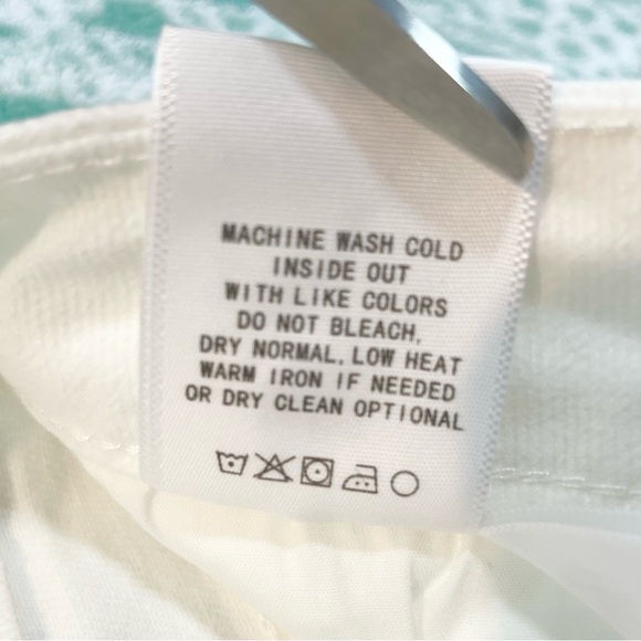 White Jean Shorts Denim Distressed Isabella Mis Rise Short NEW NWT Women’s Small - Picture 11 of 11